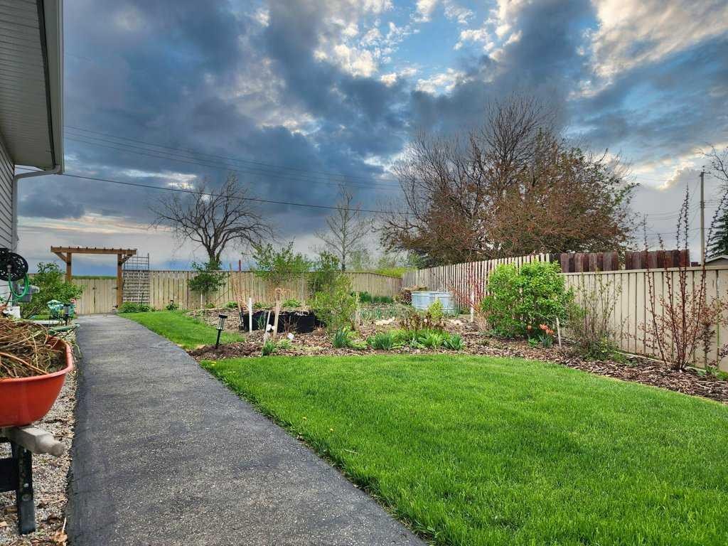 16 Mountview Place, Granum, AB - Outdoor