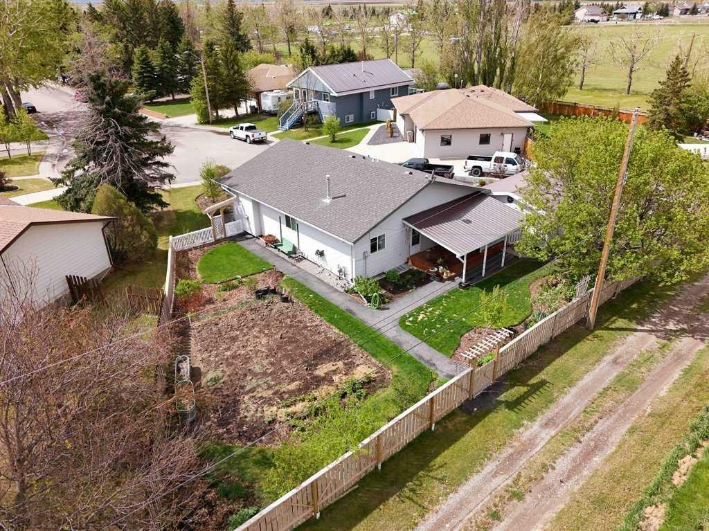 16 Mountview Place, Granum, AB - Outdoor