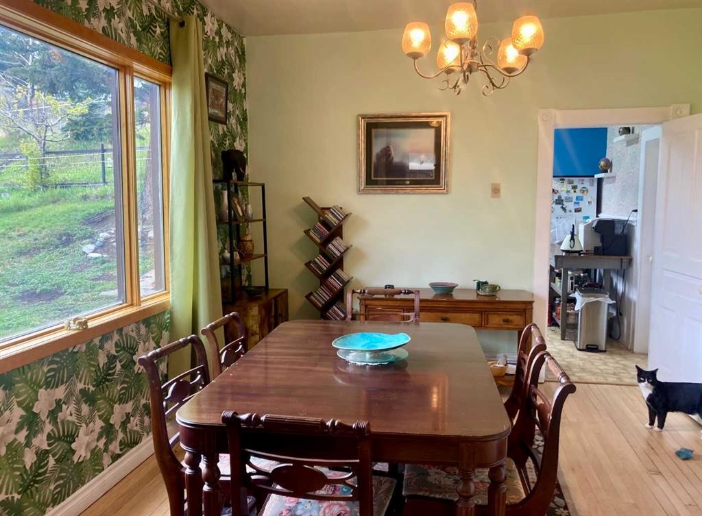 6525 21 Avenue, Coleman, AB - Indoor Photo Showing Dining Room