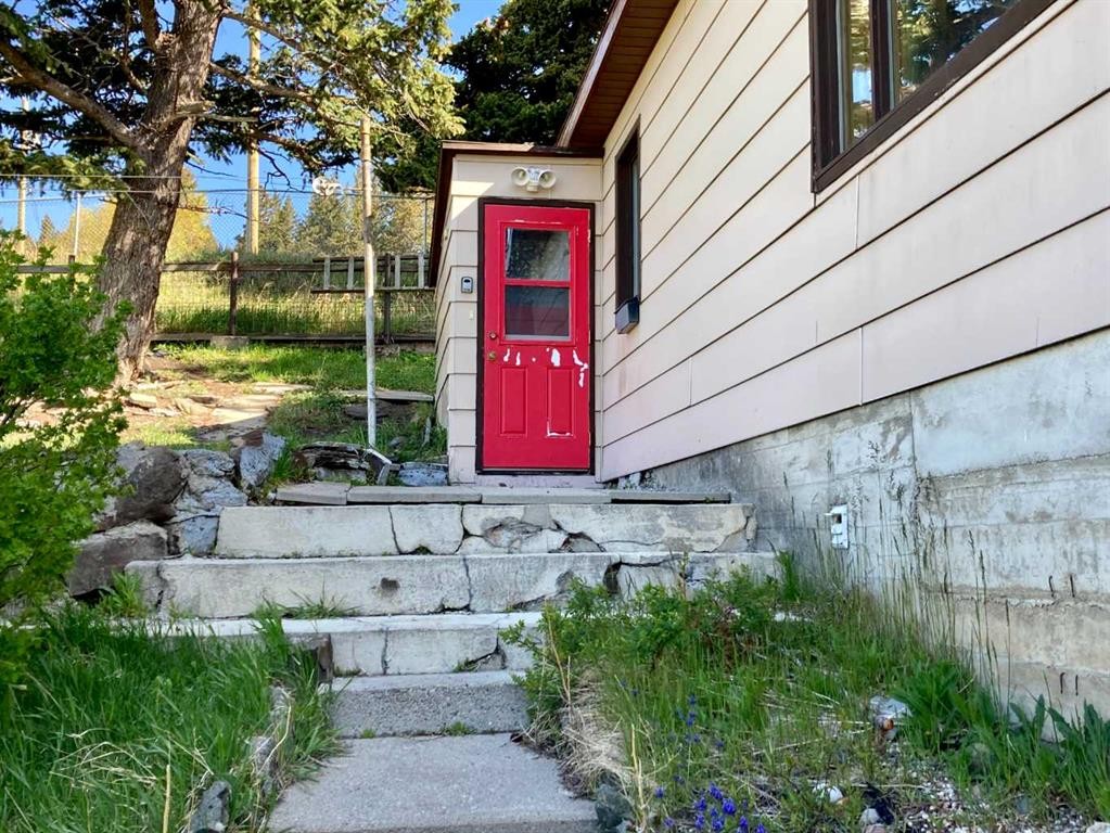 6525 21 Avenue, Coleman, AB - Outdoor