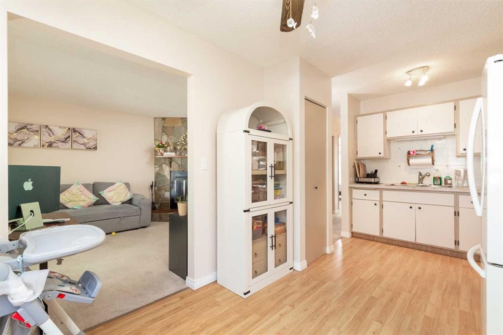 52 Trent Road West, Lethbridge, AB - Indoor