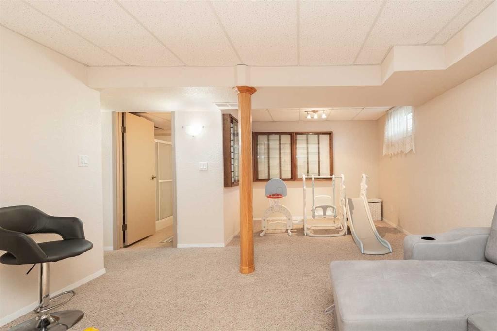 52 Trent Road West, Lethbridge, AB - Indoor