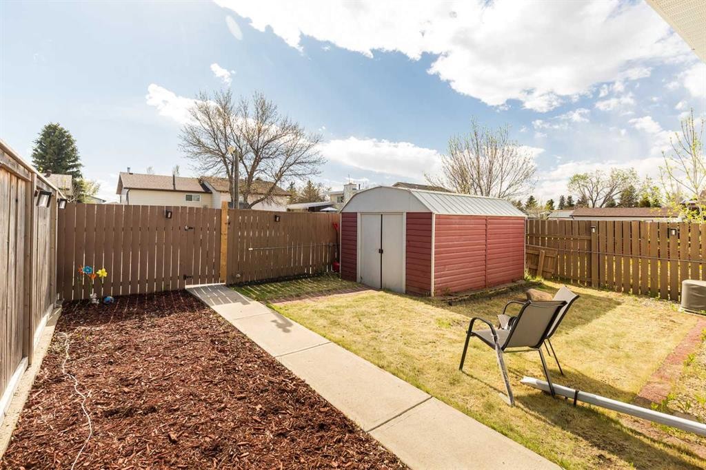 52 Trent Road West, Lethbridge, AB - Outdoor