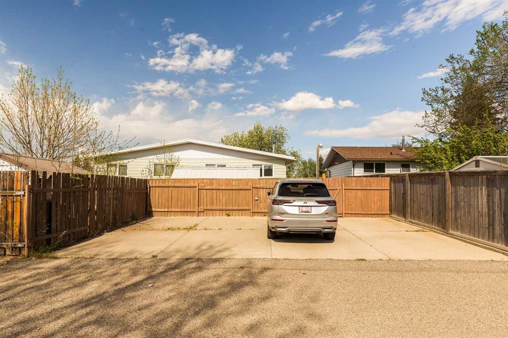 52 Trent Road West, Lethbridge, AB - Outdoor
