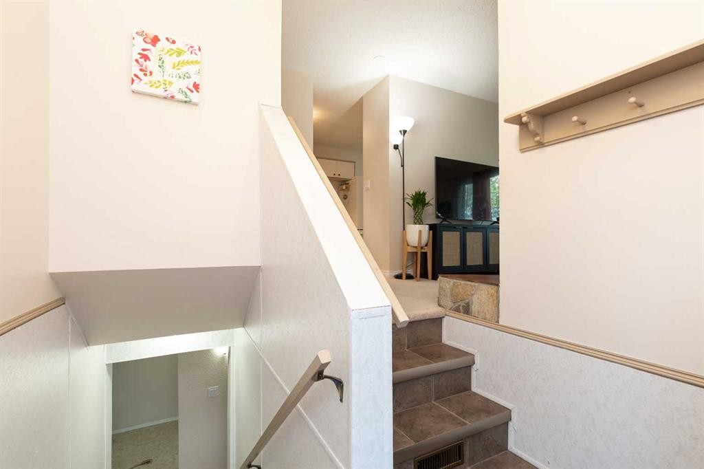 52 Trent Road West, Lethbridge, AB - Indoor Photo Showing Other Room