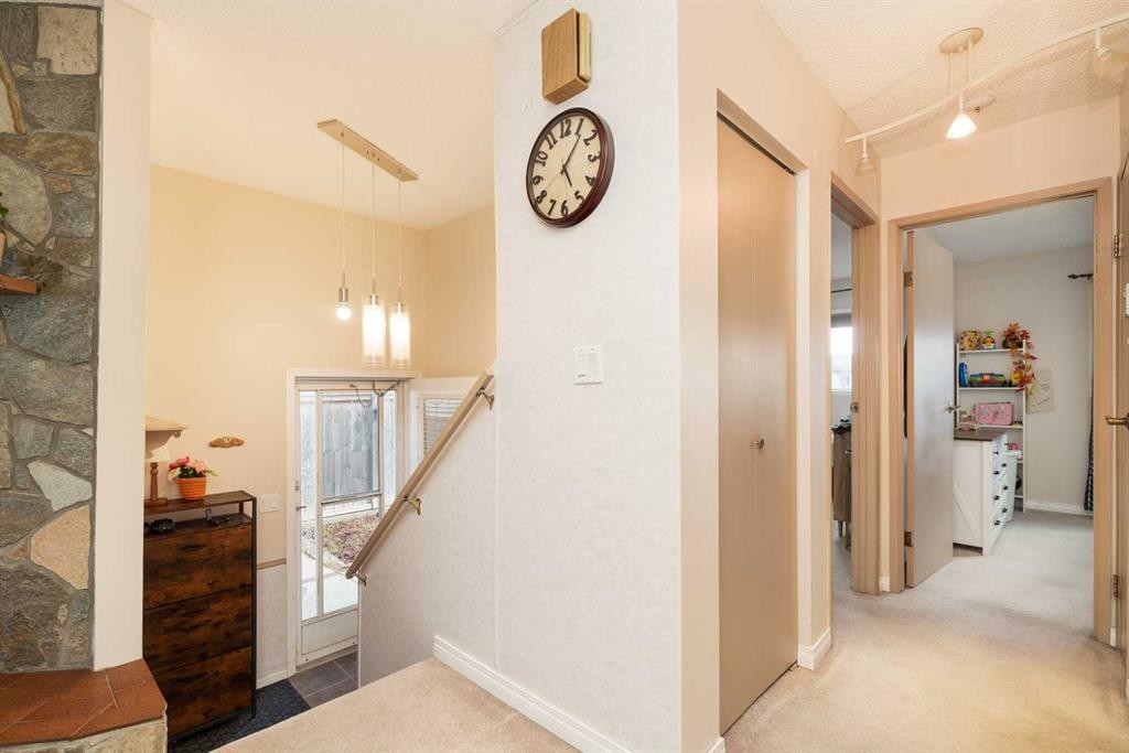 52 Trent Road West, Lethbridge, AB - Indoor Photo Showing Other Room