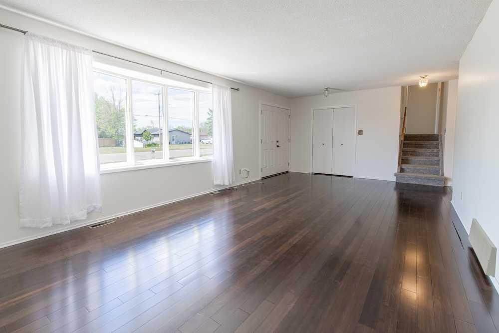 67 E 200 S, Raymond, AB - Indoor Photo Showing Other Room