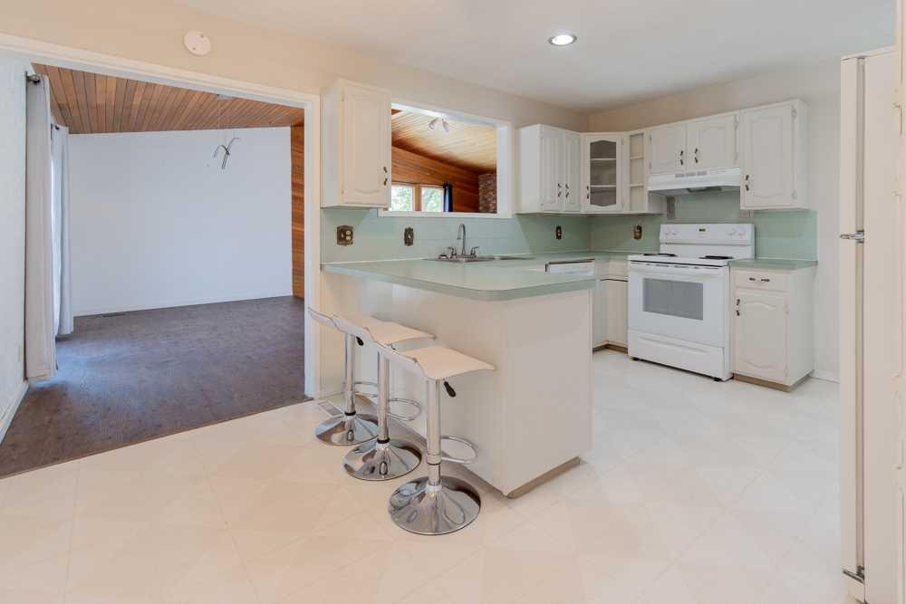 67 E 200 S, Raymond, AB - Indoor Photo Showing Kitchen
