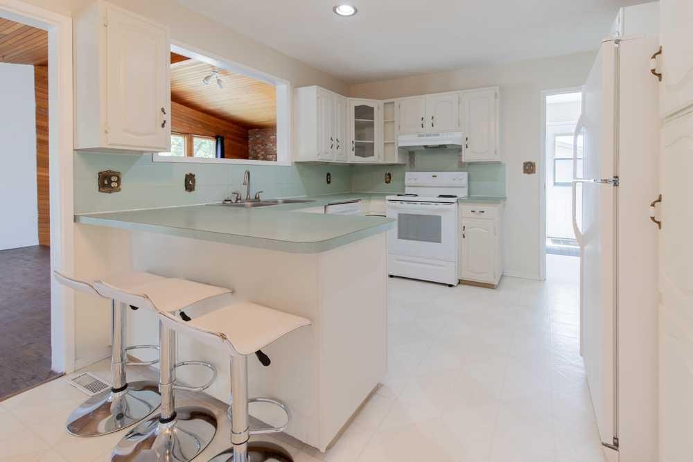 67 E 200 S, Raymond, AB - Indoor Photo Showing Kitchen