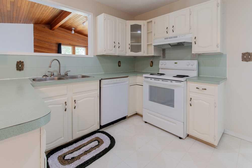 67 E 200 S, Raymond, AB - Indoor Photo Showing Kitchen With Double Sink