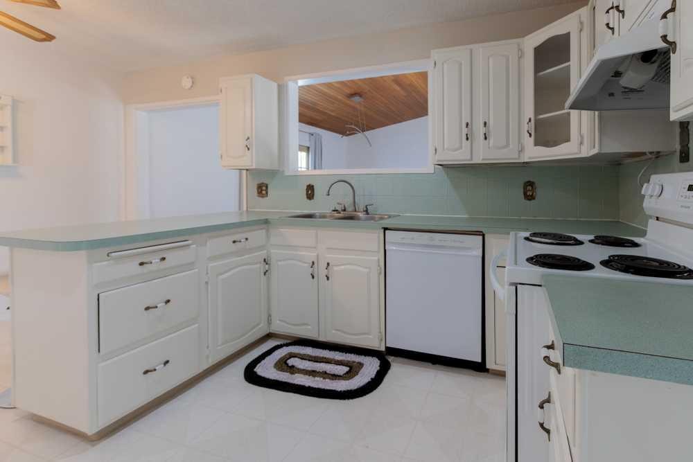 67 E 200 S, Raymond, AB - Indoor Photo Showing Kitchen