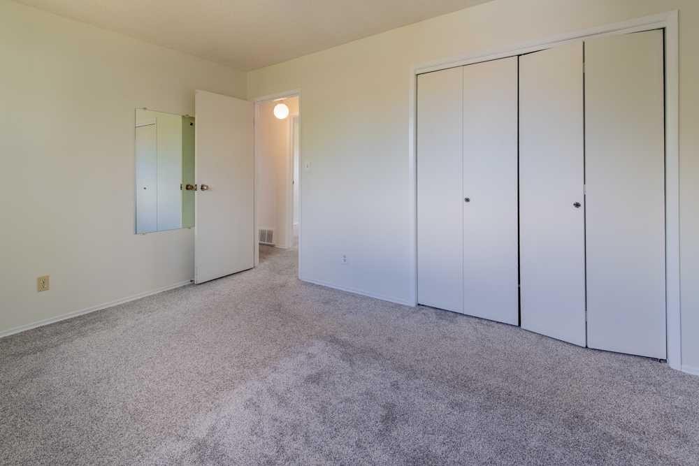 67 E 200 S, Raymond, AB - Indoor Photo Showing Other Room