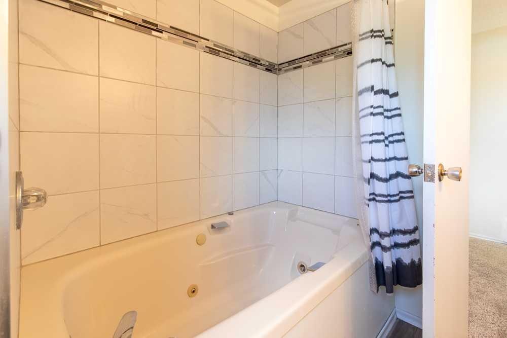 67 E 200 S, Raymond, AB - Indoor Photo Showing Bathroom