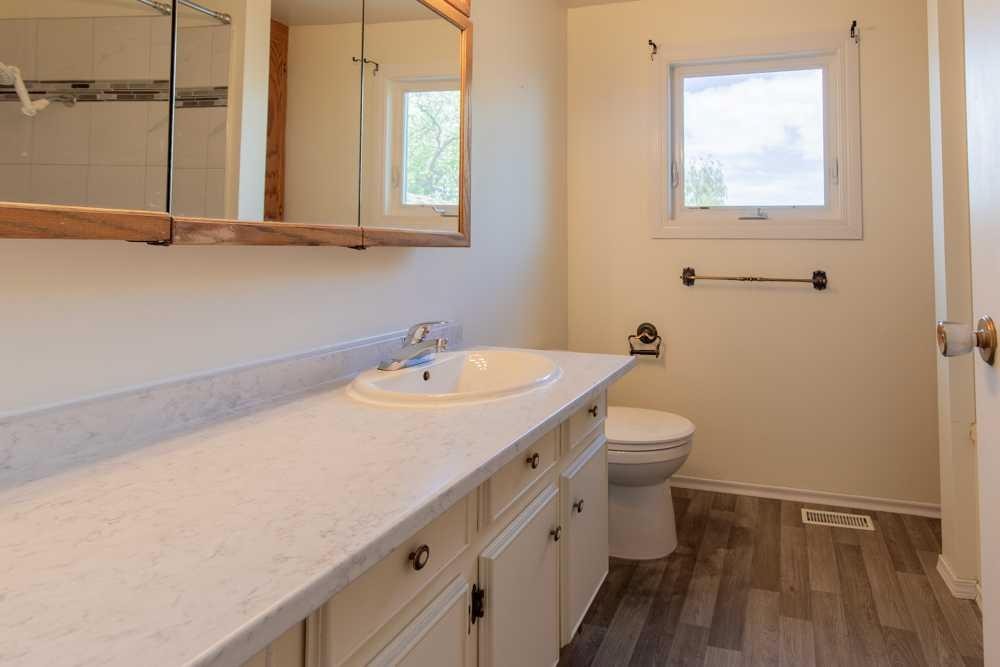 67 E 200 S, Raymond, AB - Indoor Photo Showing Bathroom