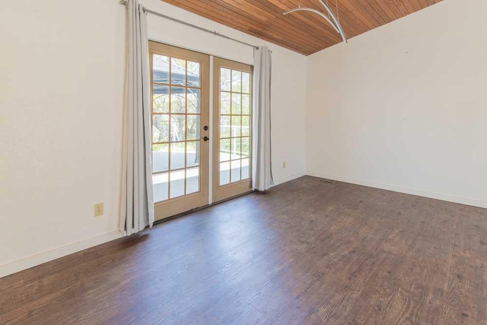 67 E 200 S, Raymond, AB - Indoor Photo Showing Other Room