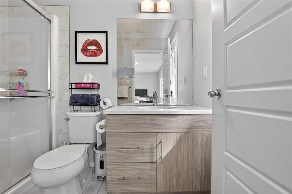 2812 47 Street South, Lethbridge, AB - Indoor Photo Showing Bathroom