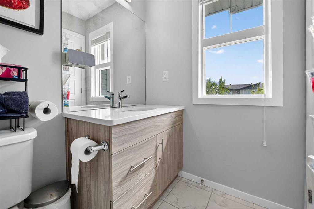 2812 47 Street South, Lethbridge, AB - Indoor Photo Showing Bathroom