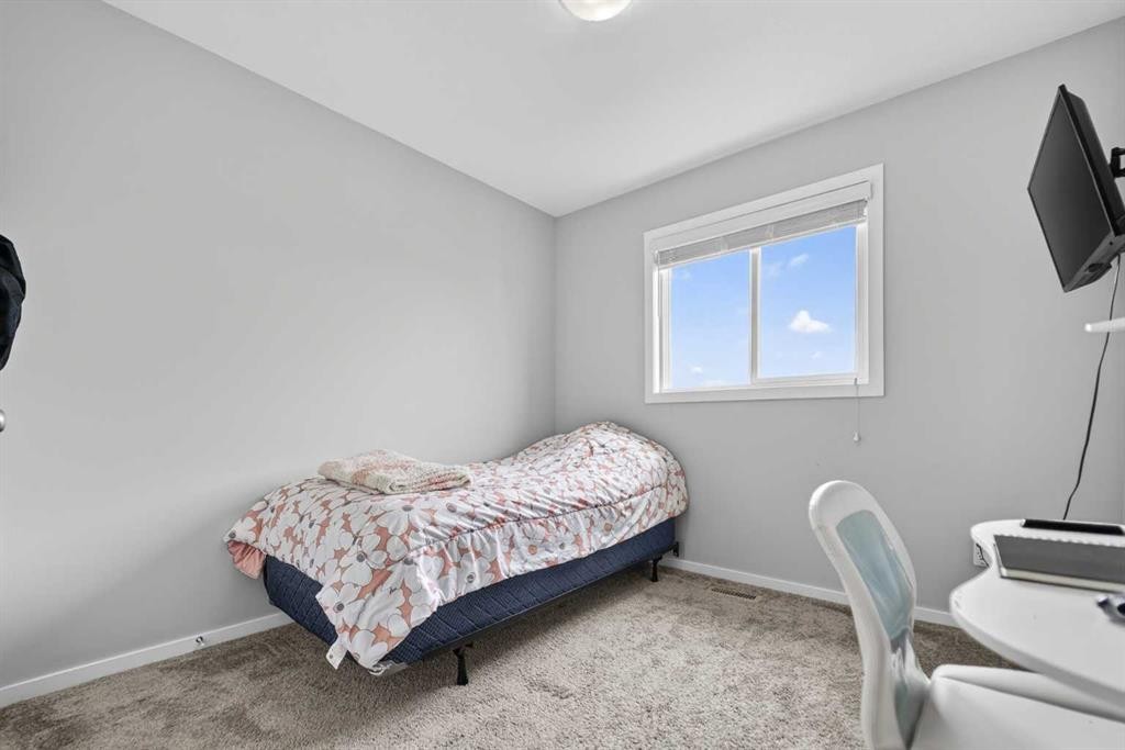 2812 47 Street South, Lethbridge, AB - Indoor Photo Showing Bedroom