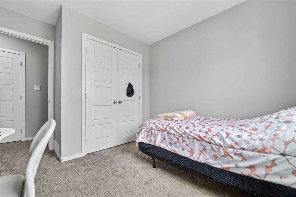2812 47 Street South, Lethbridge, AB - Indoor Photo Showing Bedroom