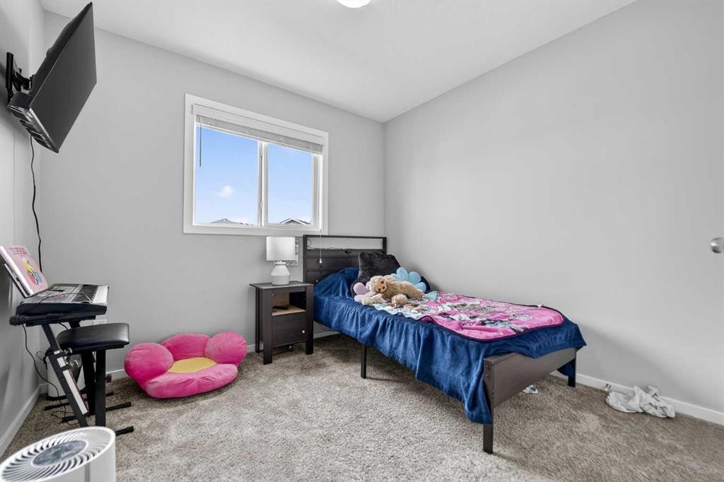 2812 47 Street South, Lethbridge, AB - Indoor Photo Showing Bedroom