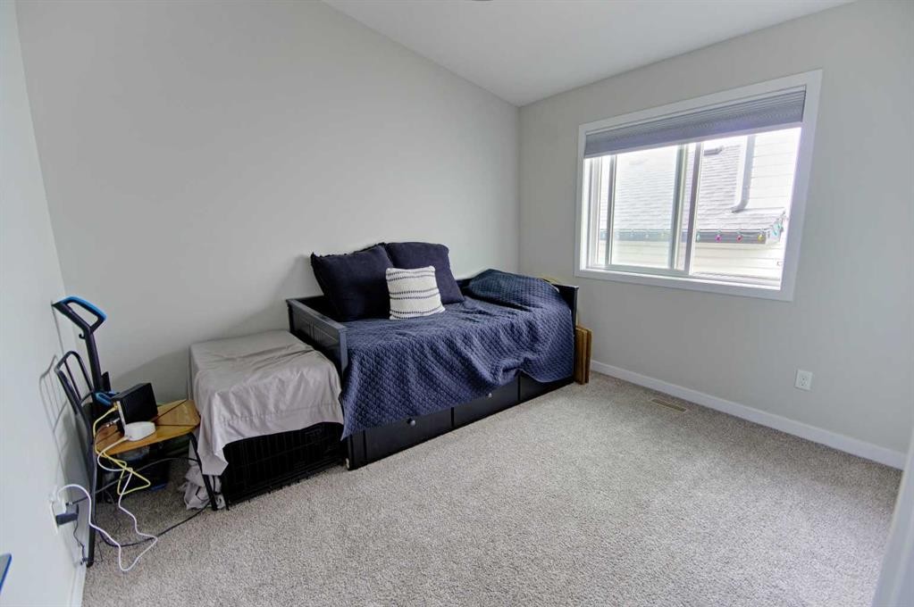 643 Moonlight Lane West, Lethbridge, AB - Indoor Photo Showing Bedroom
