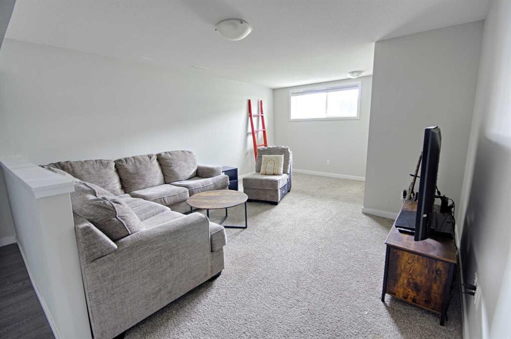 643 Moonlight Lane West, Lethbridge, AB - Indoor