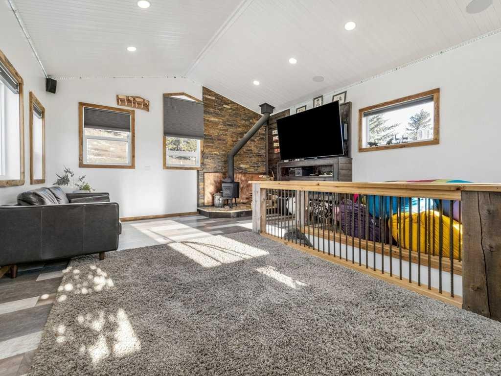 6501 22 Avenue, Coleman, AB - Indoor