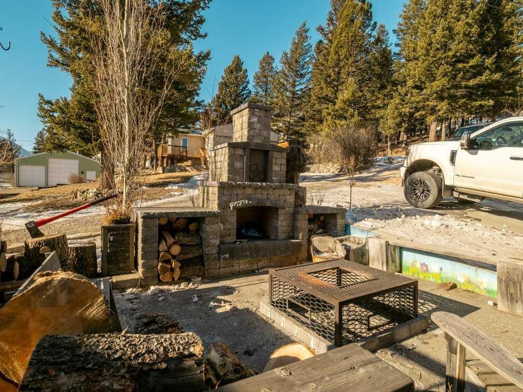 6501 22 Avenue, Coleman, AB - With Fireplace
