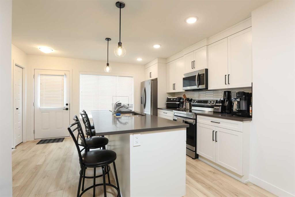 1508-210 Firelight Way West, Lethbridge, AB - Indoor Photo Showing Kitchen With Double Sink