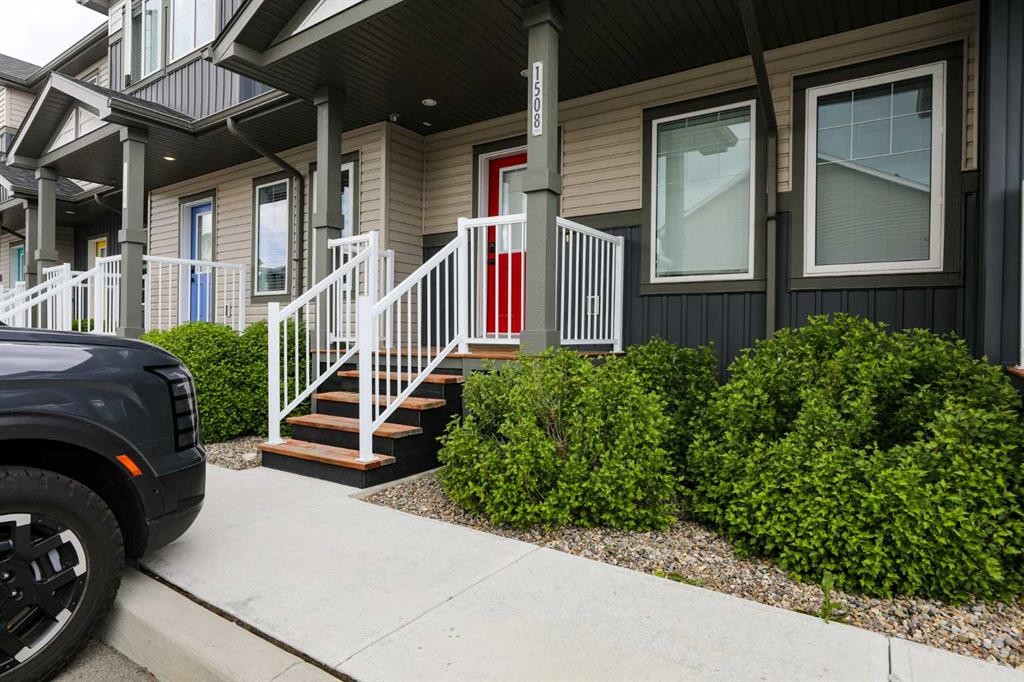 1508-210 Firelight Way West, Lethbridge, AB - Outdoor