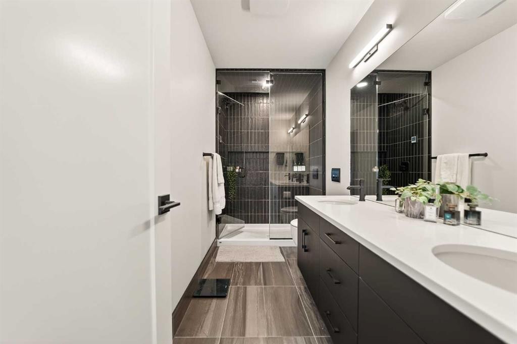 1048 Coalbrook Gate West, Lethbridge, AB - Indoor Photo Showing Bathroom