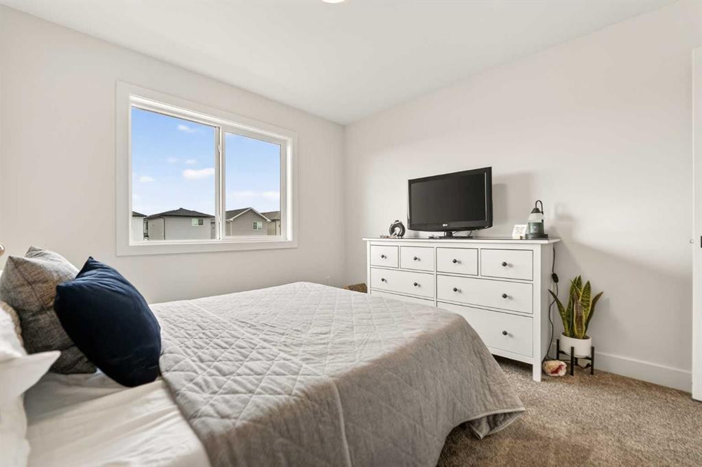 1048 Coalbrook Gate West, Lethbridge, AB - Indoor Photo Showing Bedroom