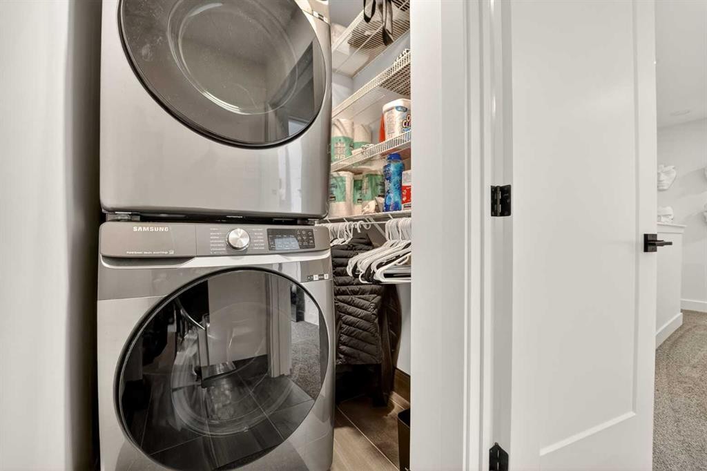 1048 Coalbrook Gate West, Lethbridge, AB - Indoor Photo Showing Laundry Room