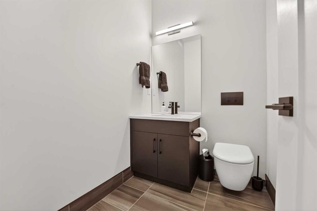 1048 Coalbrook Gate West, Lethbridge, AB - Indoor Photo Showing Bathroom