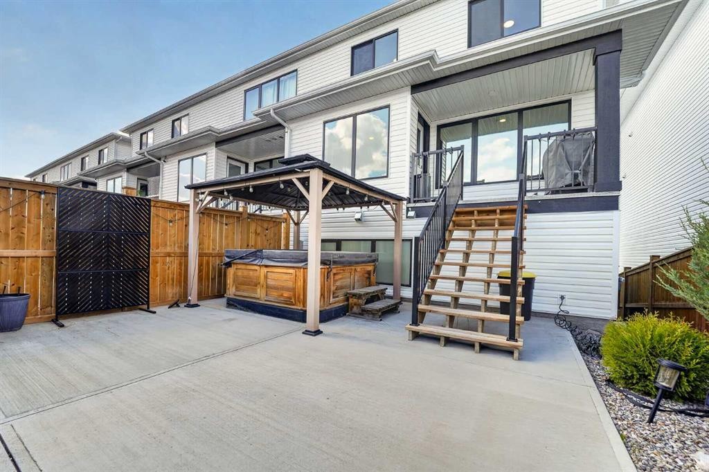 1048 Coalbrook Gate West, Lethbridge, AB - Outdoor With Exterior