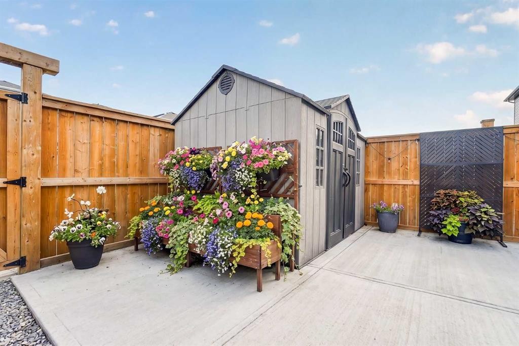 1048 Coalbrook Gate West, Lethbridge, AB - Outdoor With Exterior