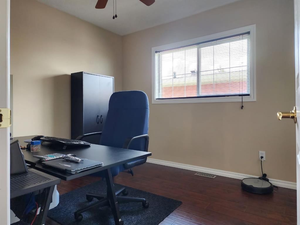 18 Willow Road, Claresholm, AB - Indoor Photo Showing Office