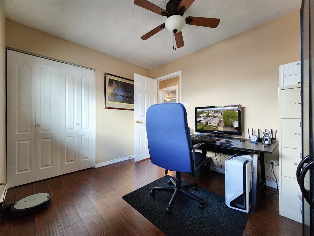 18 Willow Road, Claresholm, AB - Indoor Photo Showing Office