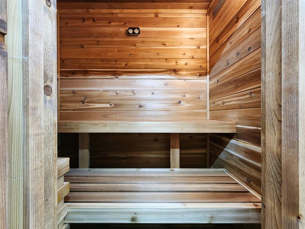 18 Willow Road, Claresholm, AB - Indoor Photo Showing Other Room