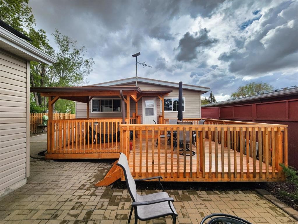 18 Willow Road, Claresholm, AB - Outdoor With Deck Patio Veranda