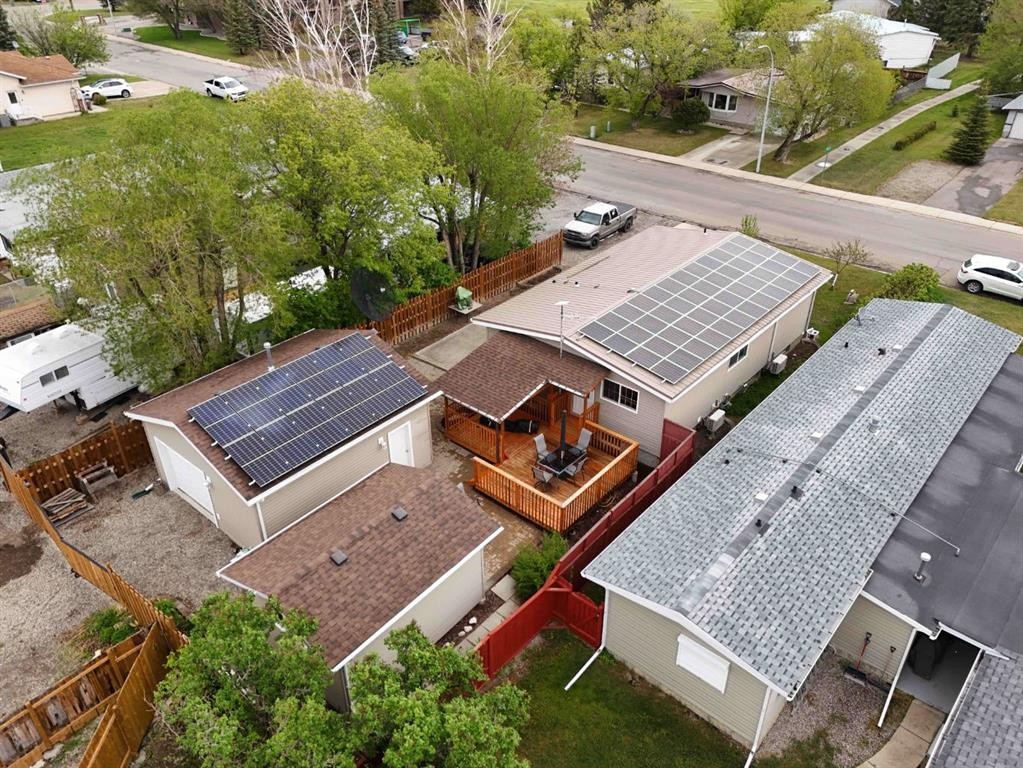 18 Willow Road, Claresholm, AB - Outdoor