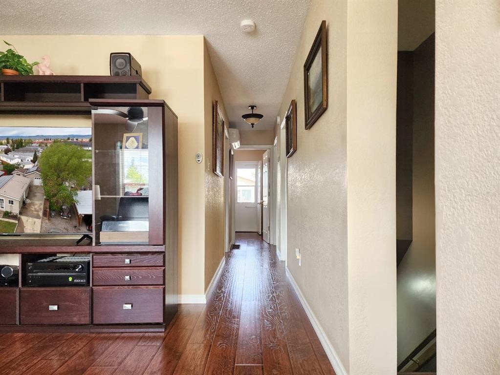 18 Willow Road, Claresholm, AB - Indoor Photo Showing Other Room