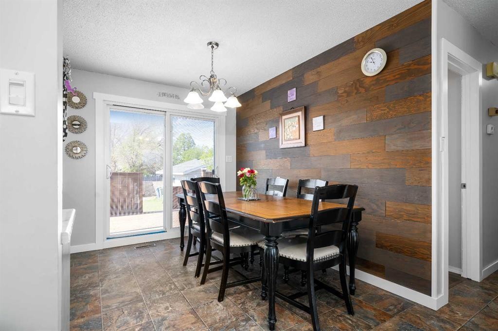 4734 60 Avenue, Taber, AB - Indoor Photo Showing Dining Room