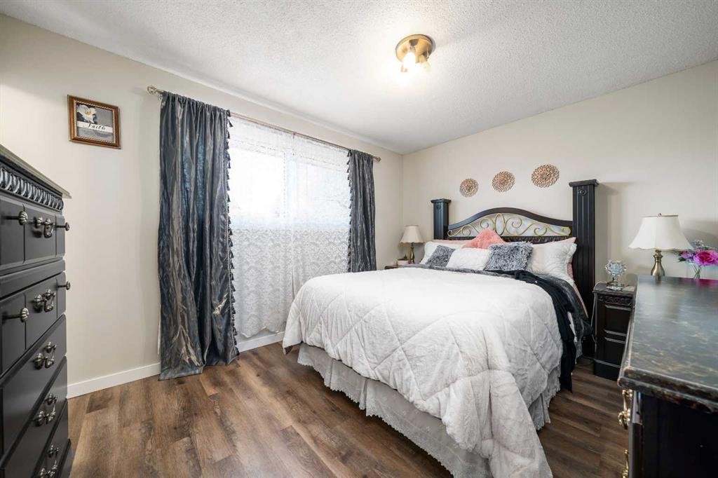 4734 60 Avenue, Taber, AB - Indoor Photo Showing Bedroom