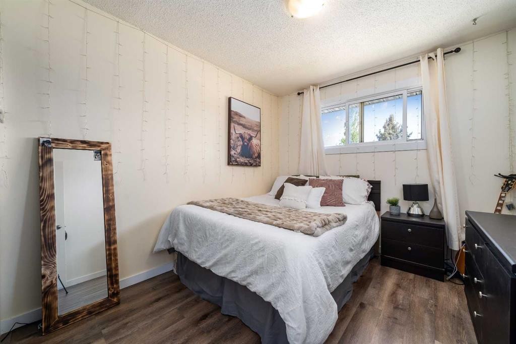 4734 60 Avenue, Taber, AB - Indoor Photo Showing Bedroom