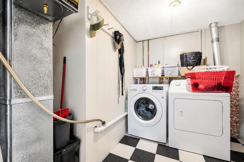 4734 60 Avenue, Taber, AB - Indoor Photo Showing Laundry Room