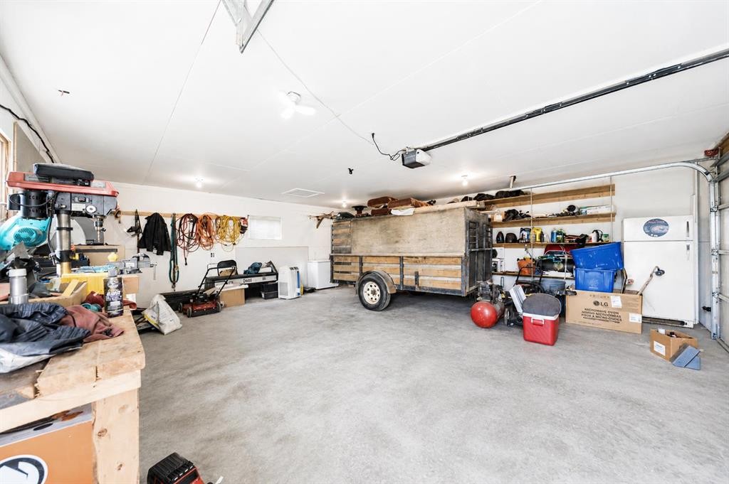 4734 60 Avenue, Taber, AB - Indoor Photo Showing Garage