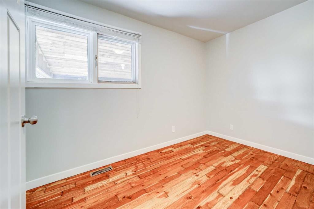 2401 210 Street, Bellevue, AB - Indoor Photo Showing Other Room