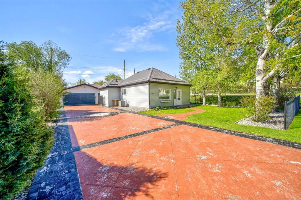 2401 210 Street, Bellevue, AB - Outdoor