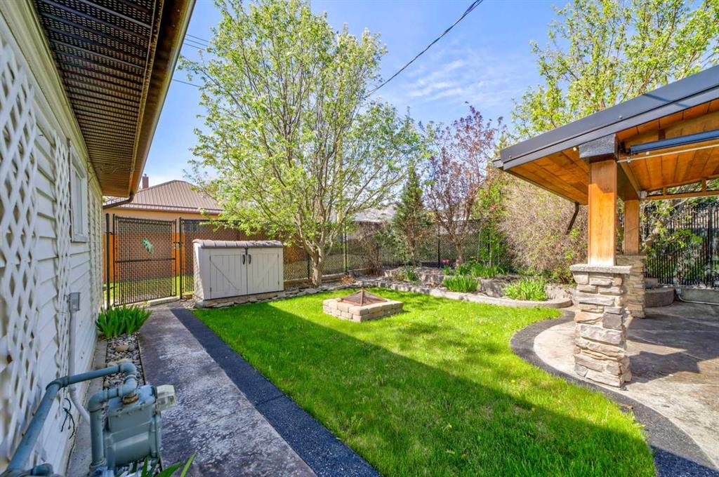 2401 210 Street, Bellevue, AB - Outdoor